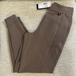 NIKE Mid Rise, Ankle Length Joggers, size XS. NWT!